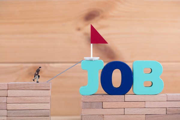 嘉创配资 名校长在骨干员工请辞信上写“祝贺”，好教师为何难留？